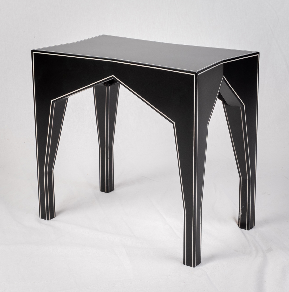 petite-table-appoint-noir-creation-sur-mesure-frederic-brossy-rolle